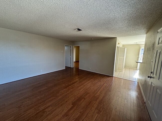 311 W Pontiac Dr Phoenix, AZ 85027 photo 3