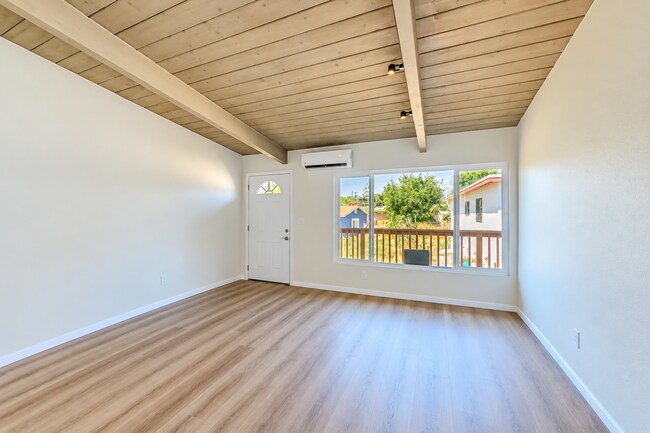 4123 Sycamore Dr San Diego, CA 92105 photo 2
