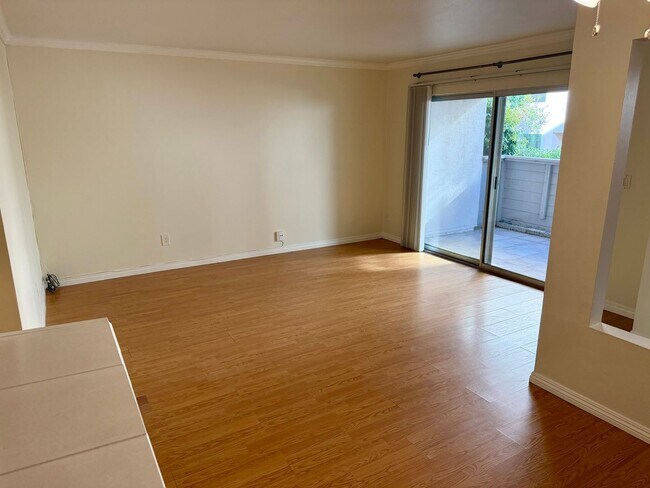 3266 Ashford St San Diego, CA 92111 photo 3