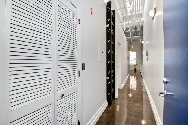 950 Sixth Ave San Diego, CA 92101 photo 2