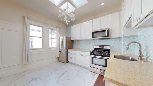 1906 Hyde St San Francisco, CA 94109 photo 3