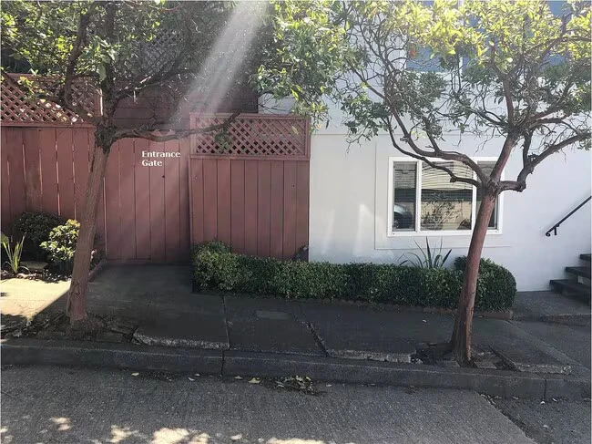 130 Devonshire Way San Francisco, CA 94131 photo 2