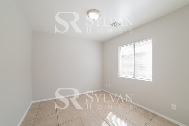2838 W La Salle St Phoenix, AZ 85041 photo 4