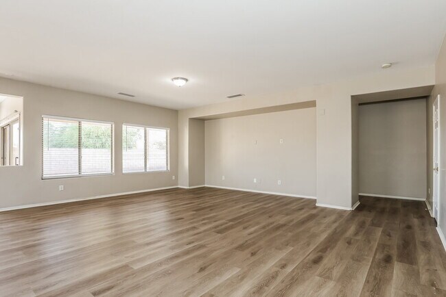 5245 W Bowker St Phoenix, AZ 85339 photo 4