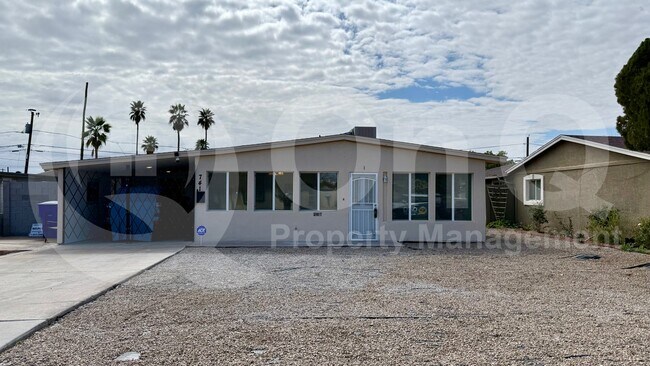 741 E Erie St Chandler, AZ 85225 photo 2