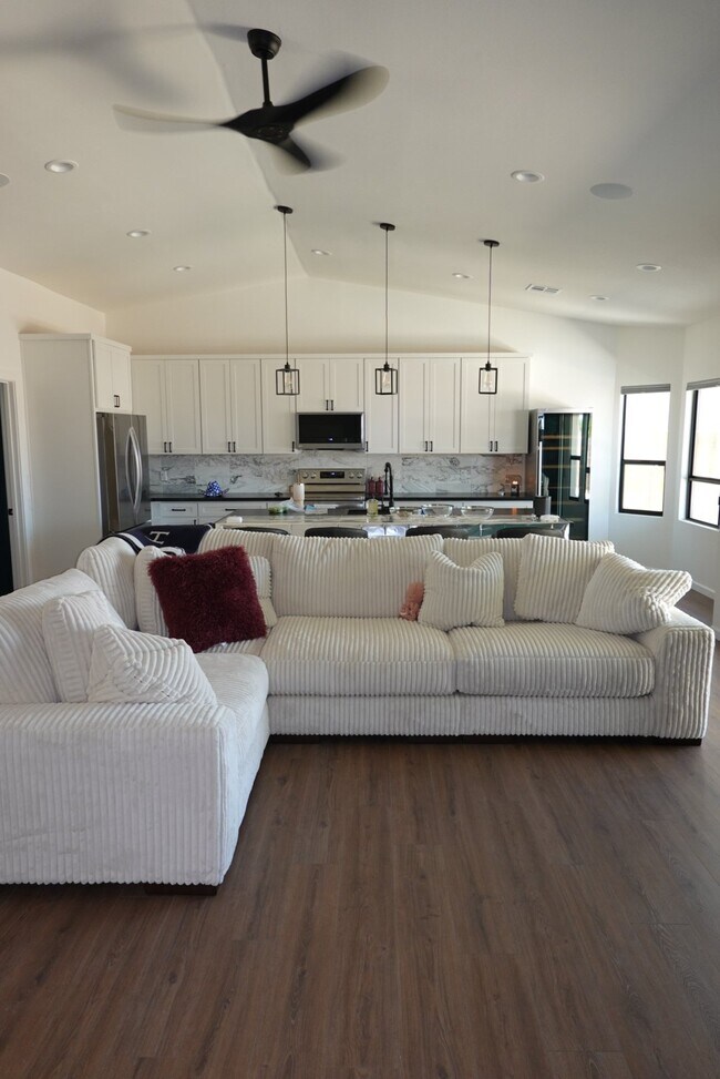 15608 N 38th St Phoenix, AZ 85032 photo 3