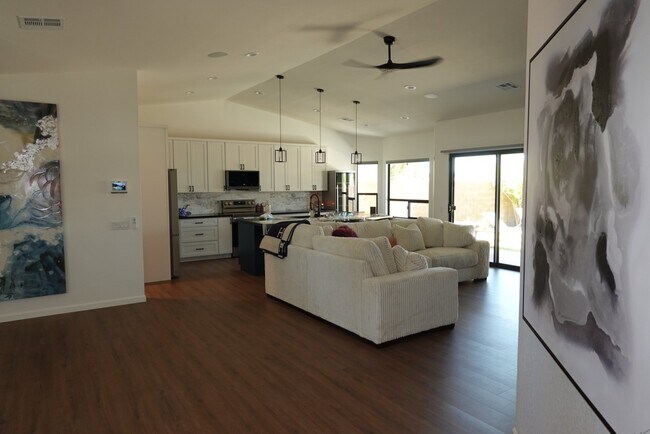 15608 N 38th St Phoenix, AZ 85032 photo 2