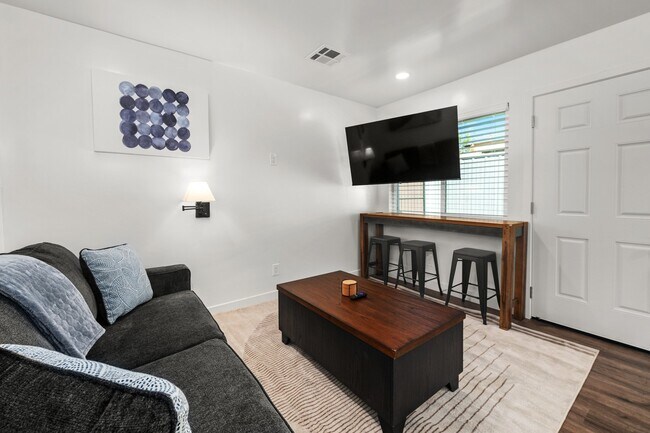 1242 E Pierce St Phoenix, AZ 85006 photo 4