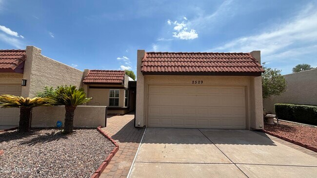 2529 E Bluefield Ave photo 3