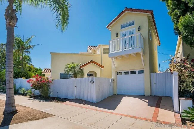 308 Palm Ave Coronado, CA 92118 photo 4