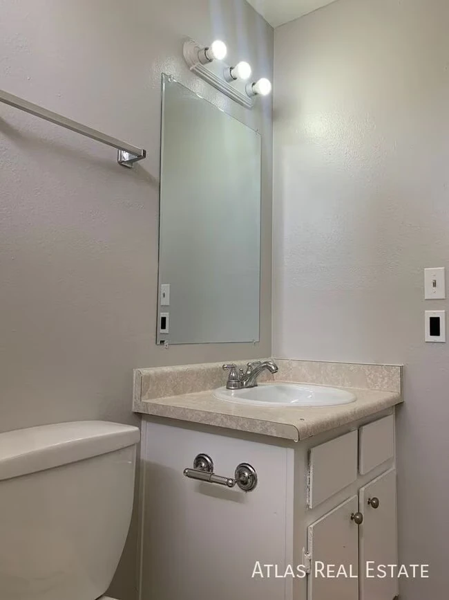 2014 N Hunt Cir Mesa, AZ 85203 photo 4