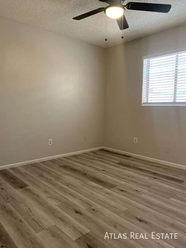2014 N Hunt Cir Mesa, AZ 85203 photo 2