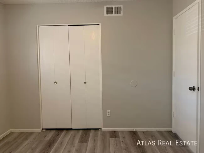 2014 N Hunt Cir Mesa, AZ 85203 photo 3