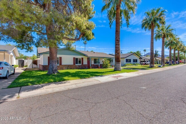 3412 E Turney Ave Phoenix, AZ 85018 photo 2
