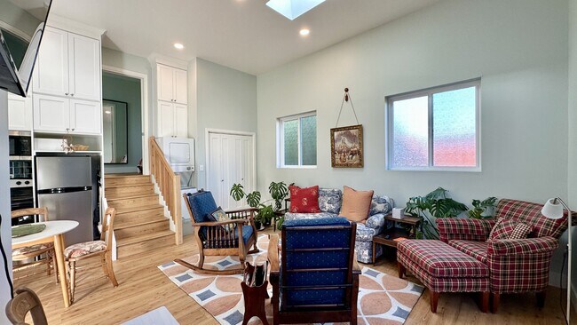 844 52nd St Oakland, CA 94608 photo 4
