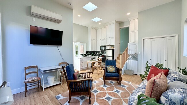 844 52nd St Oakland, CA 94608 photo 5