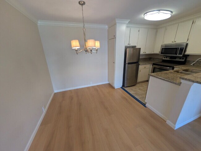 1855 Diamond St San Diego, CA 92109 photo 4