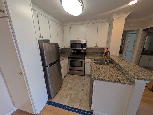 1855 Diamond St San Diego, CA 92109 photo 5