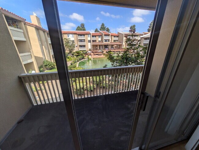 1855 Diamond St San Diego, CA 92109 photo 3