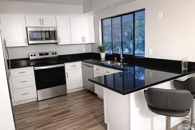2537 Navarra Dr Carlsbad, CA 92009 photo 5