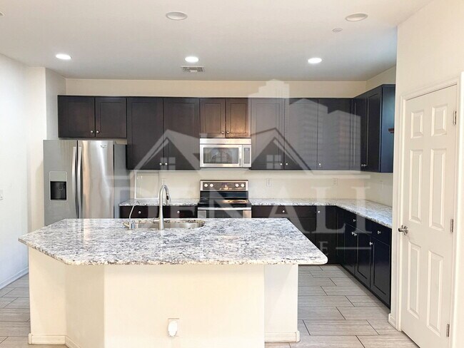 4737 E Betty Elyse Ln Phoenix, AZ 85032 photo 3