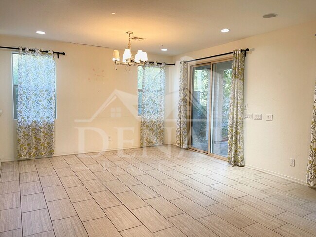 4737 E Betty Elyse Ln Phoenix, AZ 85032 photo 4