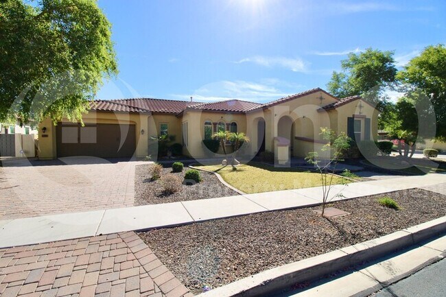 7553 W Trails Dr Glendale, AZ 85308 photo 2