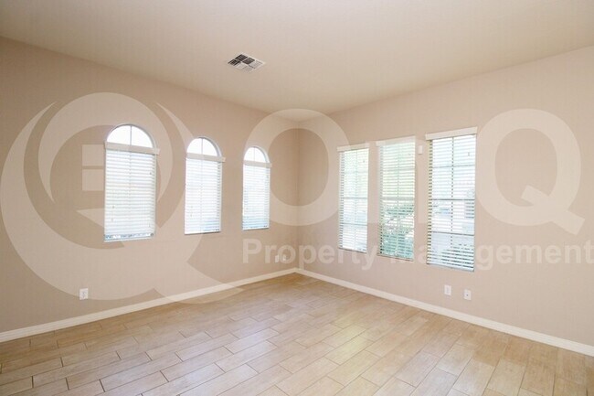 7553 W Trails Dr Glendale, AZ 85308 photo 5