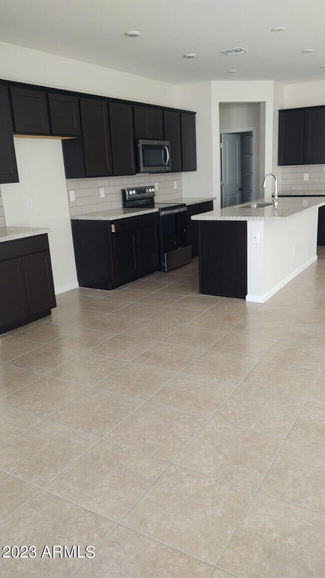 17844 W Villa Hermosa Ln photo 4