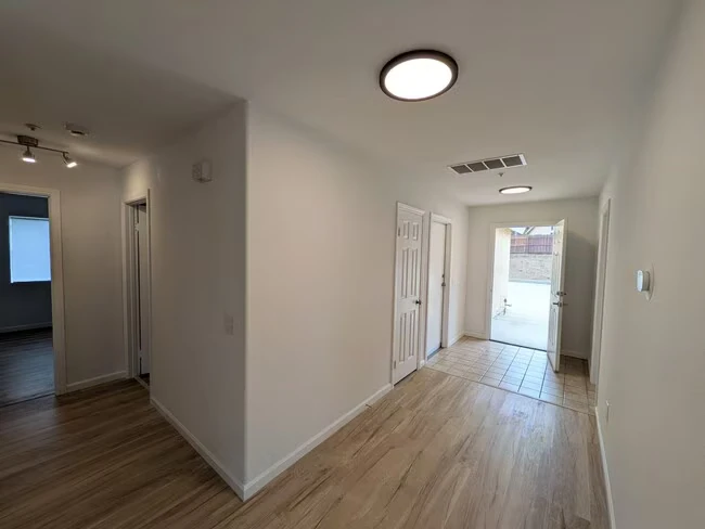 583 Hildale Cir Vista, CA 92083