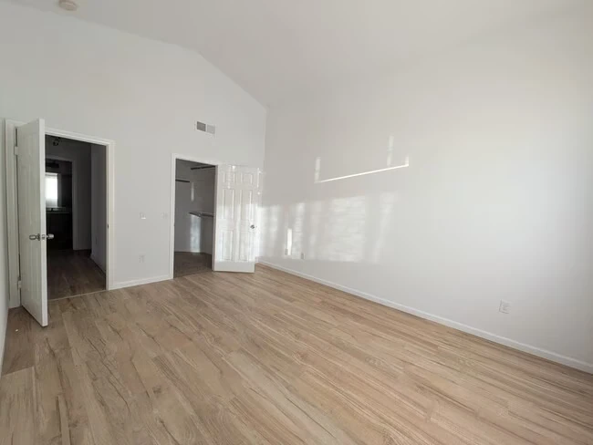 583 Hildale Cir Vista, CA 92083 photo 3