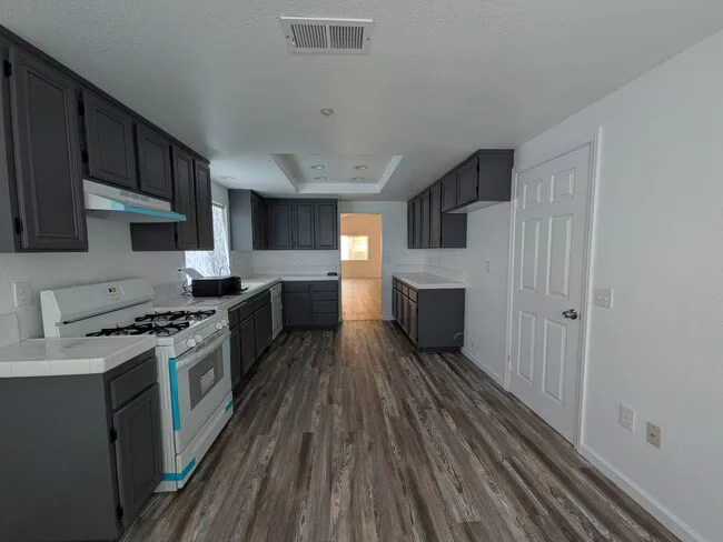 583 Hildale Cir Vista, CA 92083 photo 4