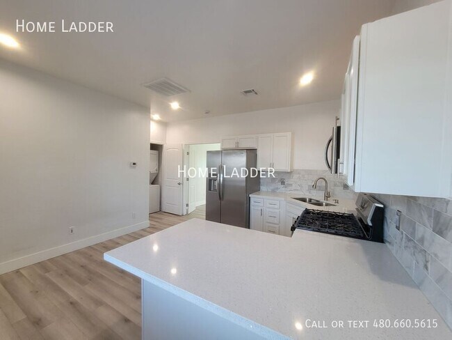 2301 N 27th St Phoenix, AZ 85008 photo 3