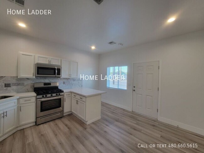 2301 N 27th St Phoenix, AZ 85008 photo 2
