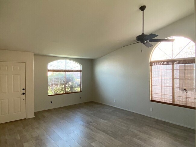 2057 E Devon Rd Gilbert, AZ 85296 photo 2