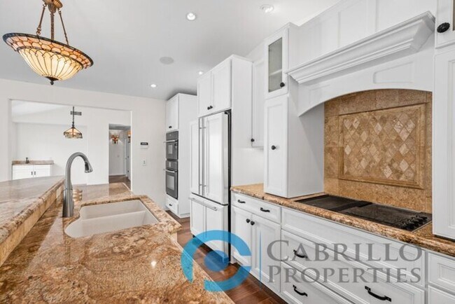 7940 La Jolla Shores Dr San Diego, CA 92037 photo 2