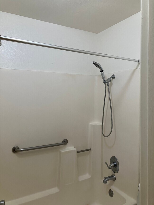 1059 Shadowridge Dr Vista, CA 92081 photo 3