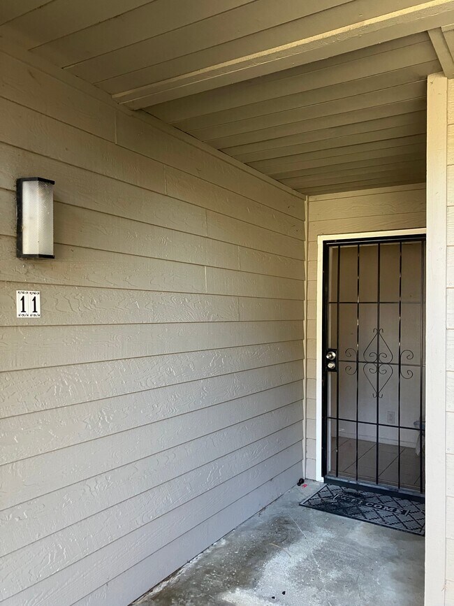 1059 Shadowridge Dr Vista, CA 92081