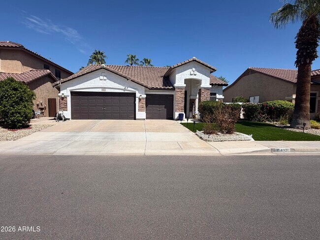 3927 S Hollyhock Pl photo 4