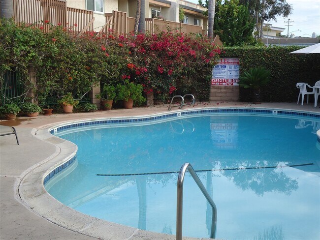 2475 Jefferson St Carlsbad, CA 92008 photo 3