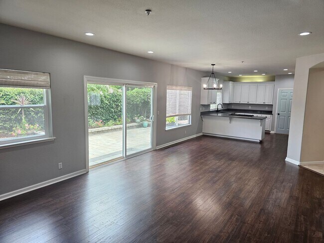 Beautiful Five Bedroom Four Bathroom Home photo 5