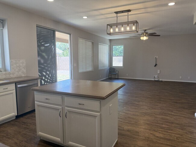 7349 E Lobo Ave Mesa, AZ 85209 photo 3