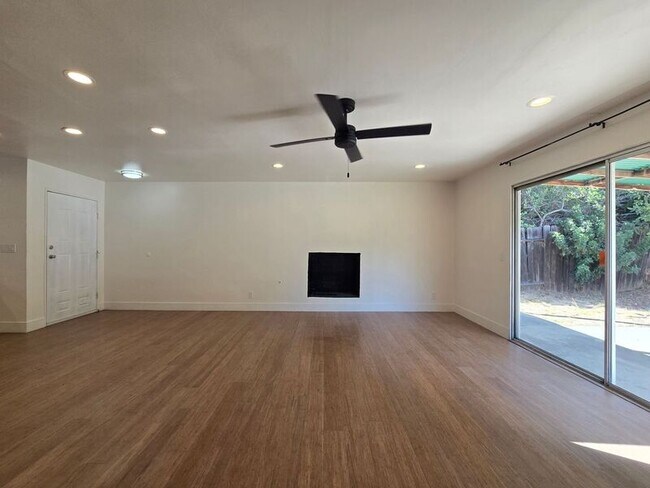 6046 Reo Pl San Diego, CA 92139 photo 3