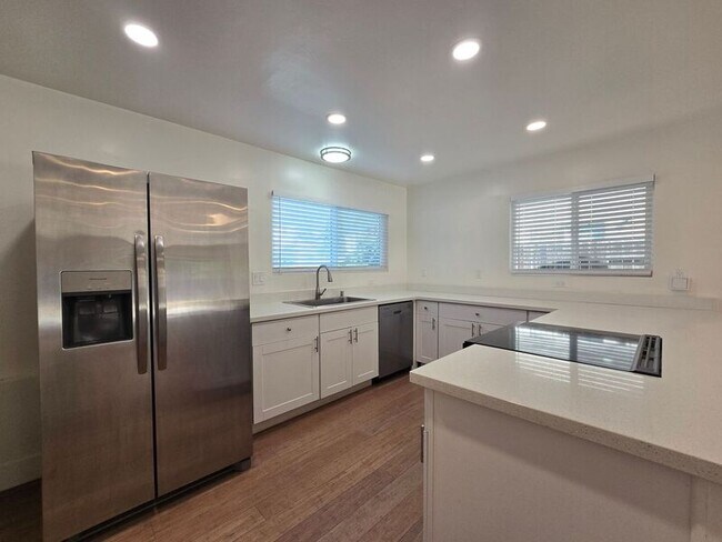 6046 Reo Pl San Diego, CA 92139 photo 2