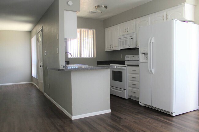 20421 N 3rd Dr Phoenix, AZ 85027 photo 3
