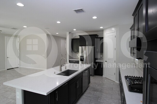275 E Honeysuckle Pl Chandler, AZ 85286 photo 2