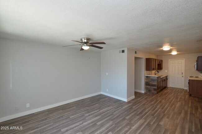 6044 N 21st Ave Phoenix, AZ 85015 photo 5