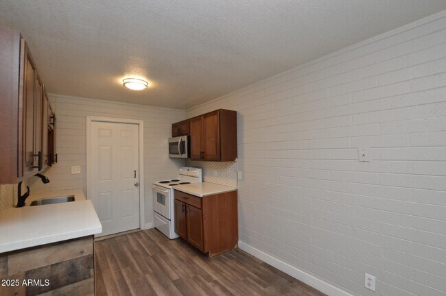 6044 N 21st Ave Phoenix, AZ 85015 photo 2