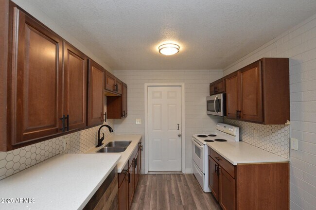 6044 N 21st Ave Phoenix, AZ 85015 photo 4