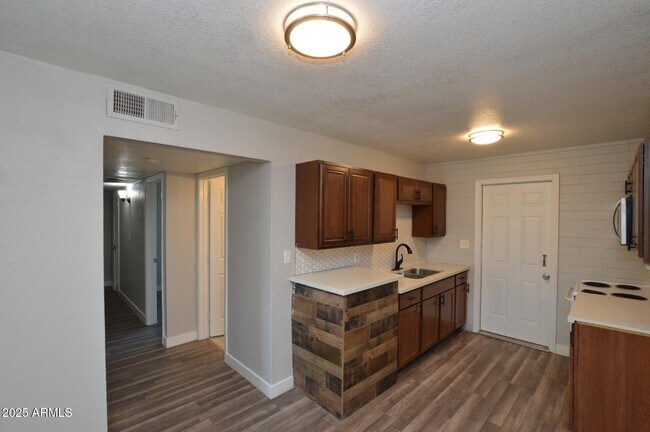 6044 N 21st Ave Phoenix, AZ 85015 photo 3